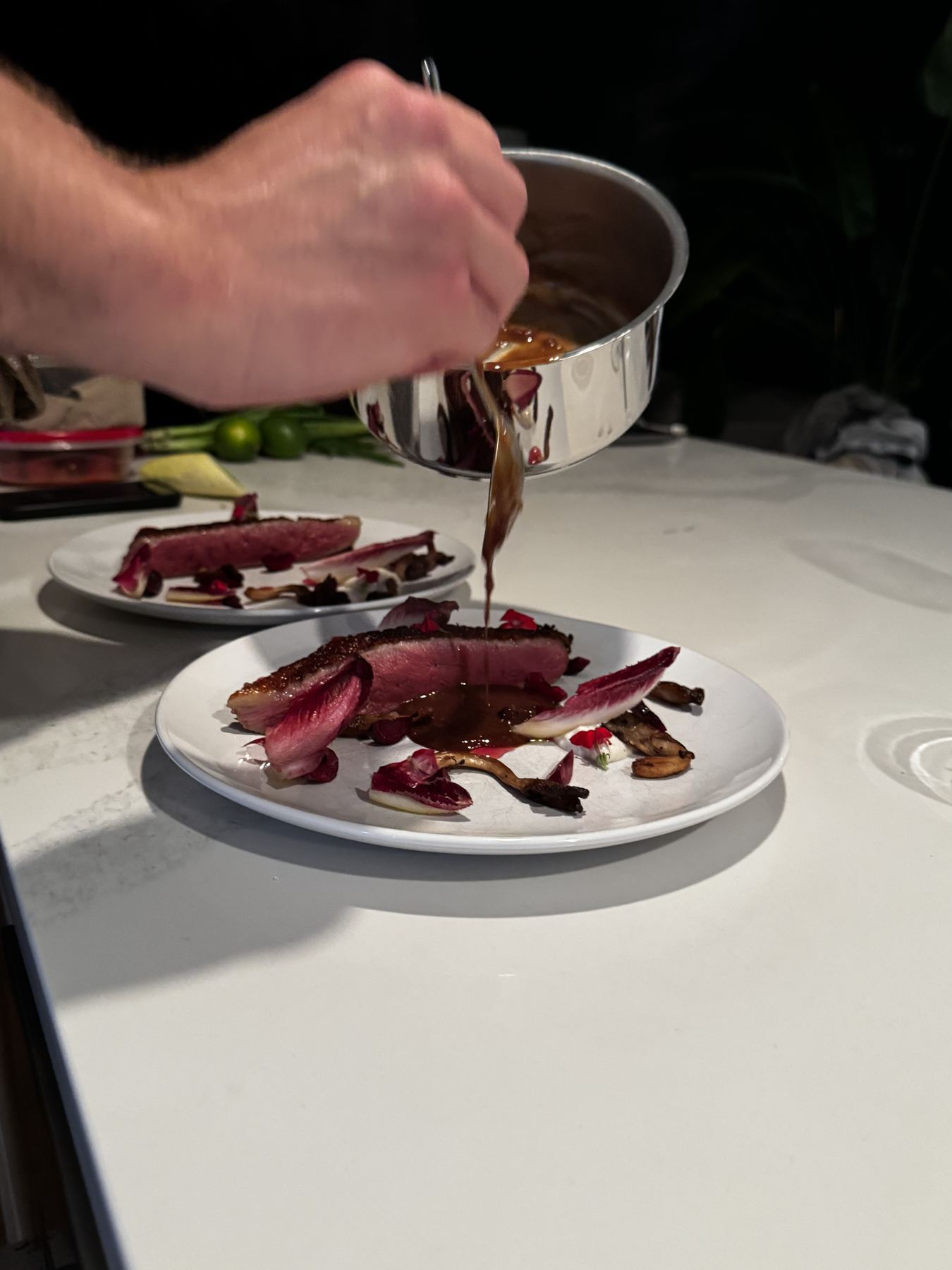Dressage, nappage d'une sauce sur canard