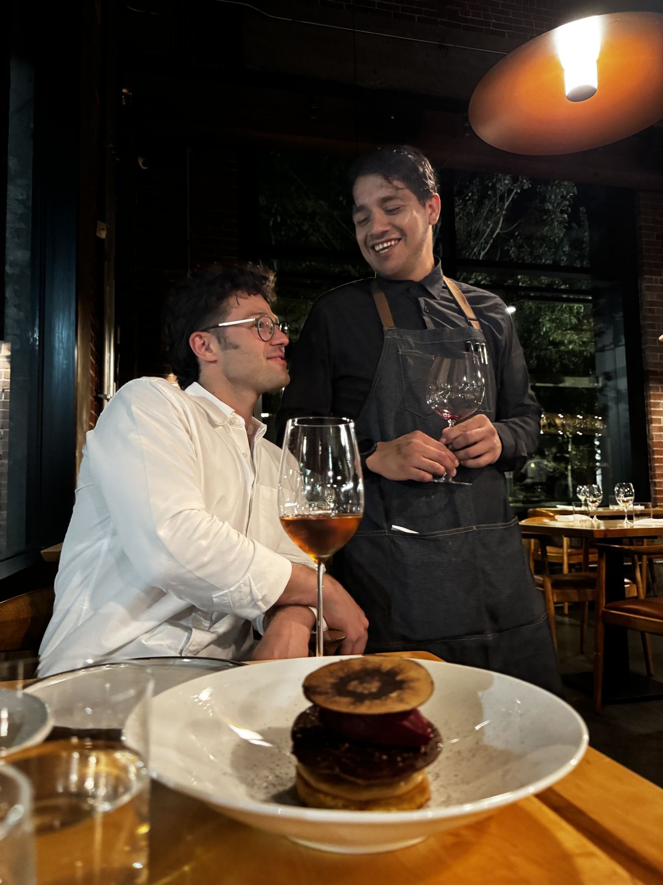 Service et échange en salle avec les clients